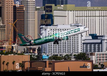 Aeroporto Harry Reid 8-31-2025 Las Vegas NV USA Frontier Airlines Airbus A321Neo N603FR con partenza dalla pista 1R all'aeroporto internazionale Harry Reid Foto Stock