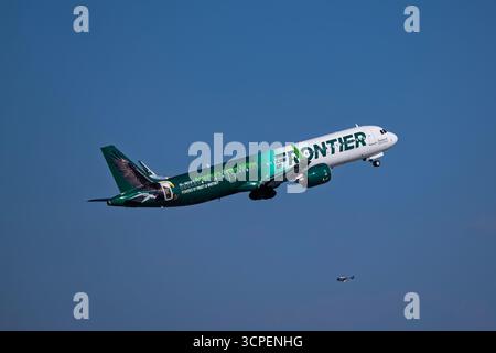 Aeroporto Harry Reid 8-31-2025 Las Vegas NV USA Frontier Airlines Airbus A321Neo N603FR con partenza dalla pista 1R all'aeroporto internazionale Harry Reid Foto Stock