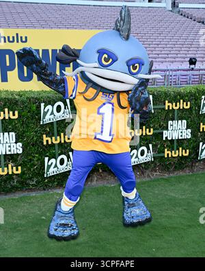 25 settembre 2025, Pasadena, California, USA: La mascotte SOUTH GEORGIA CATFISH partecipa alla prima mondiale del Red Carpet di Huluâ€™S â œChad Powers. (Credit Image: © Billy Bennight/ZUMA Press Wire) SOLO PER USO EDITORIALE! Non per USO commerciale! Foto Stock