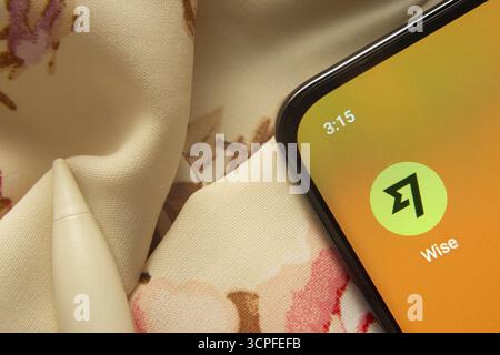 Dhaka, Bangladesh - 7 maggio 2025: L'icona dell'app WISE viene visualizzata sullo smartphone Foto Stock