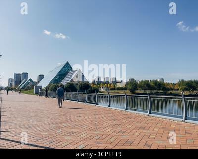 21 settembre 2025, Astana, Repubblica del Kazakistan: Una giornata di sole sul lungofiume Foto Stock