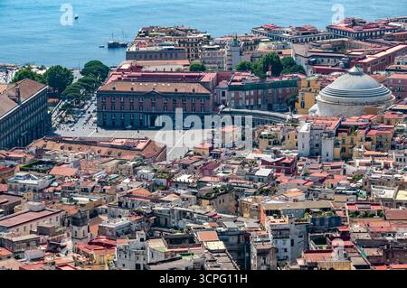 Vista diurna di Piazza del Plebiscito da Castel Sant'Elmo, Napoli Foto Stock
