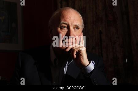 Foto datata 16/10/07 di Sir Menzies Campbell nella sua casa di Edimburgo. Lord Ming Campbell, ex leader dei liberaldemocratici, è morto all'età di 84 anni, ha detto il partito. Data di pubblicazione: Venerdì 26 settembre 2025. Foto Stock