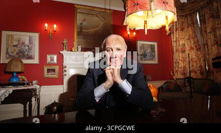 Foto datata 16/10/07 di Sir Menzies Campbell nella sua casa di Edimburgo. Lord Ming Campbell, ex leader dei liberaldemocratici, è morto all'età di 84 anni, ha detto il partito. Data di pubblicazione: Venerdì 26 settembre 2025. Foto Stock