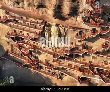 Grotte di Maijishan, patrimonio dell'umanità nella città di Tianshui, provincia di Gansu Foto Stock