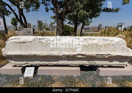 Frammenti di dettagli dell'edificio in pietra dell'impero romano alle terme romane e al Museo all'aperto di Ankara Turchia Foto Stock