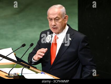 New York, Stati Uniti. 26 settembre 2025. Il primo ministro Benyamin Netanyhu di Israele si rivolge all'Assemblea generale delle Nazioni Unite presso la sede delle Nazioni Unite a New York, New York, USA venerdì 26 settembre 2025. Foto di Kyle Mazza/CNP/ABACAPRESS.COM crediti: Abaca Press/Alamy Live News Foto Stock