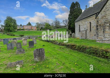 Easby Hall visto da St Agathas Churchyard, Easby Abbey, o l'Abbazia di St Agatha, Easby, Richmond, North Yorkshire, Inghilterra, REGNO UNITO Foto Stock