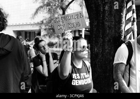 New York City, New York, Stati Uniti - 26 settembre 2025: Protesta al di fuori dell'Assemblea generale delle Nazioni Unite contro Benjamin Netanyahu Foto Stock