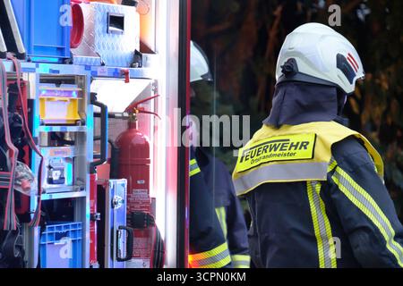 Feuerwehr-Blaulicht Feuerwehr in verschiedenen Bildern und Aktionen in Deutschland Feuerwehr-Blaulicht Feuerwehr in Deutschland Foto Stock