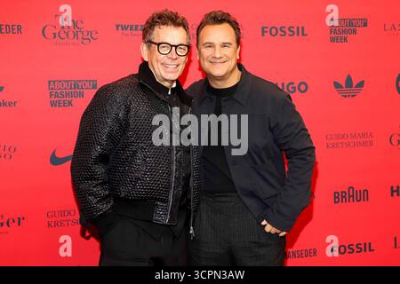 abb Frank Mutters, Guido Maria Kretschmer mit Mann zu Gast beim About You Fashion Ball im Schmidts Tivoli AM 26.09.2025 ad Amburgo Germania *** abb Frank Mutters, Guido Maria Kretschmer con marito al About You Fashion Ball a Schmidts Tivoli il 26 09 2025 ad Amburgo Germania Foto Stock
