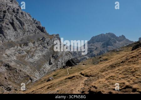 Rifugio Collado Jermoso nel Parco Nazionale Picos de Europa, Castiglia e León, Spagna Foto Stock