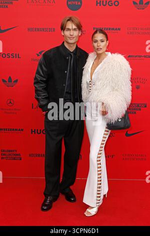 Arne-Carlos Böttcher e Viviana Wessels beim About You Fashion Ball 2025 auf dem Spielbudenplatz und Schmidts Tivoli. Amburgo, 26.09.2025 *** Arne Carlos Böttcher e Viviana Wessels al About You Fashion Ball 2025 a Spielbudenplatz e Schmidts Tivoli Amburgo, 26 09 2025 foto:XC.xTamckex/xFuturexImagex aboutyou 5789 Foto Stock