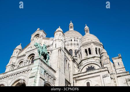 La famosa Basilica del Sacro cuore a Montmartre, Parigi, Francia, costruita nel between1875 e nel 1914. Si affaccia sull'intera città dalla sua posizione collinare Foto Stock
