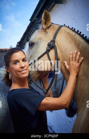 Salamanca, 12 settembre 2025. L'arena di la Glorieta. Ritratti in posa e intervista con il torero francese Léa Vicens. Foto: Guillermo Navarro. ARCHDC. Crediti: Album / Archivo ABC / Guillermo Navarro Foto Stock