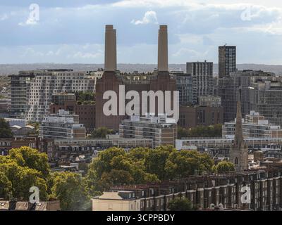 Vista della centrale elettrica di Battersea dalla Cattedrale di Westminster Foto Stock