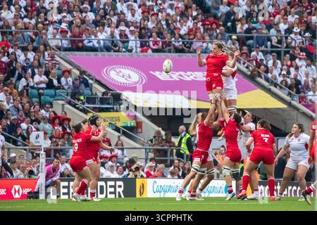 Londra, Regno Unito, 27 settembre 2025 il Canada prende il pallone in una lineout durante la finale della Coppa del mondo di rugby femminile contro Inghilterra, Allianz Stadium, Twickenham, Londra, Regno Unito. Alex Williams / Alamy Live News Foto Stock