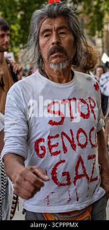 Londra, Regno Unito. 6 settembre 2025. Si stima che 200.000 persone marciarono attraverso il centro di Londra chiedendo un cessate il fuoco a Gaza credito: Ian Humphreys Foto Stock