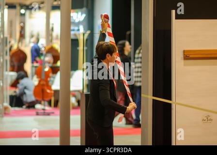 Cremona, Italia - 26 settembre 2025 Cremona musica Mostra Internazionale dedicata agli strumenti musicali artigianali in Lombardia Foto Stock
