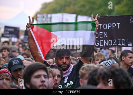 Kundgebung tutti gli occhi su Gaza am Samstag 27.09.2025 an der Siegessaeule im Tiergarten a Berlino. Mehr als 50 Organisationen unterstuetzen den Aufruf zur Kundgebung, Darunter Amnesty International und medico International. DAS breite Buendnis sarà dannato a Berlino ein Zeichen gegen den Krieg a Gaza und Waffenlieferungen un setzen israeliano. Siehe epd-Meldung vom 27.09.2025 SOLO USO EDITORIALE *** Rally tutti gli occhi su Gaza sabato 27 09 2025 presso la colonna della Vittoria a Tiergarten a Berlino più di 50 organizzazioni sostengono l'invito per la manifestazione, tra cui Amnesty International e medico International Foto Stock