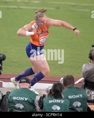 Jessica Schilder dei Paesi Bassi gareggia nel tiro femminile messo ai Campionati mondiali di atletica leggera di Tokyo 2025 allo Stadio Nazionale il 12 Foto Stock