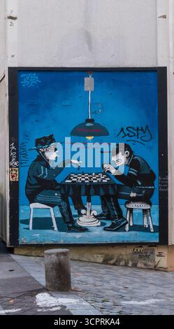 Street art su un muro nel 13° arrondissement, Parigi, Francia Foto Stock