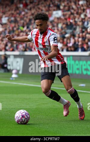 Londra, Inghilterra, Regno Unito. 27 settembre 2025. L'attaccante del Brentford FC Kevin Schade (7) durante la partita Brentford FC contro Manchester United FC Premier League al Gtech Community Stadium di Londra, Inghilterra, Regno Unito il 27 settembre 2025 Credit: Sally Rawlins/Every Second Media Credit: Every Second Media/Alamy Live News Foto Stock
