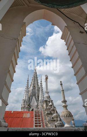 Santa Ana, El Salvador - 18 agosto 2025: Vista dal campanile della cattedrale di nostra Signora di Sant'Anna a Santa Ana, El Salvador. Foto Stock