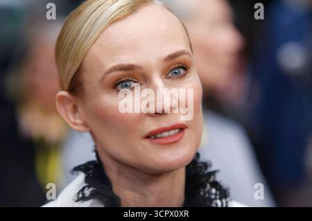 Diane Kruger bei der Premiere des Kinofilms Amrum auf dem 33. Filmfest Hamburg 2025 m Cinemaxx Dammtor. Amburgo, 27.09.2025 *** Diane Kruger alla prima del film Amrum al 33 Filmfest Hamburg 2025 al Cinemaxx Dammtor Hamburg, 27 09 2025 foto:XC.xTamckex/xFuturexImagex amrum 5992 Foto Stock