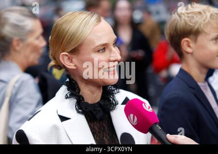 Diane Kruger bei der Premiere des Kinofilms Amrum auf dem 33. Filmfest Hamburg 2025 m Cinemaxx Dammtor. Amburgo, 27.09.2025 *** Diane Kruger alla prima del film Amrum al 33 Filmfest Hamburg 2025 al Cinemaxx Dammtor Hamburg, 27 09 2025 foto:XC.xTamckex/xFuturexImagex amrum 5989 Foto Stock