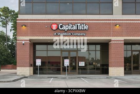 Houston, Texas USA 07-20-2025: Facciata del punto vendita Capital Title, assicurazione, chiusura di immobili e servizi di deposito. Foto Stock