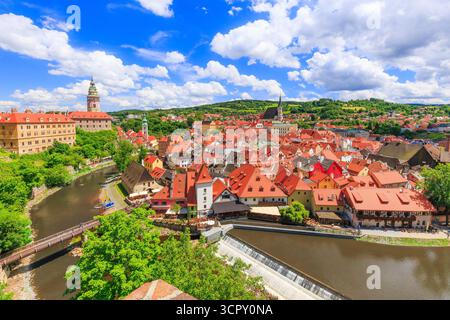 Cesky Krumlov, Czech Republic. The State Castle, St. Vitus Church and cityscape. Foto Stock