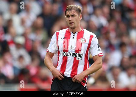 Londra, Inghilterra, Regno Unito. 27 settembre 2025. Brentford FC centrocampista Yehor Yarmolyuk (18) durante la partita Brentford FC contro Manchester United FC Premier League al Gtech Community Stadium, Londra, Inghilterra, Regno Unito il 27 settembre 2025 Credit: Sally Rawlins/Every Second Media Credit: Every Second Media/Alamy Live News Foto Stock