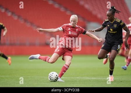 REGNO UNITO. 28 settembre 2025. Liverpool vs Manchester United Women's Super League ST HELENS, INGHILTERRA - 28 settembre: Grace Fisk di Liverpool durante la partita di Coppa di Lega femminile tra Liverpool e Manchester United al St Helens Stadium il 28 settembre 2025 a St Helens, Inghilterra. Crediti: ALAN EDWARDS/Alamy Live News Foto Stock