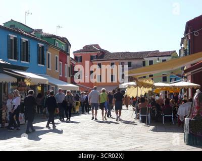 Burano, Italia 11 ottobre 2019: Burano è un'isola della laguna veneta, nell'Italia settentrionale, vicino a Torcello, all'estremità settentrionale della laguna, Foto Stock