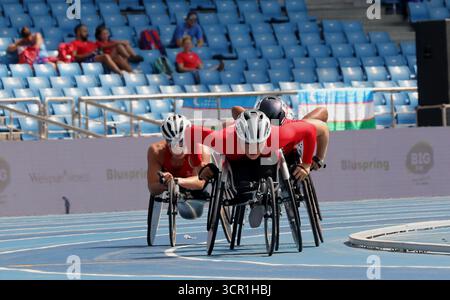 Nuova Delhi, India. 28 settembre 2025. Tian Yajuan del Team China gareggia durante la finale femminile 5000m T54 il secondo giorno dei Campionati del mondo di atletica Para di nuova Delhi 2025 allo stadio Jawaharlal Nehru. Credito: SOPA Images Limited/Alamy Live News Foto Stock