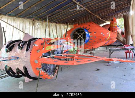 Nuova Delhi, India. 28 settembre 2025. PATNA, INDIA - SETTEMBRE 27: Preparazione dell'effigie del diavolo Ravan per il festival Vijayadashmi a Gandhi Maidan il 27 settembre 2025 a Patna, India. (Foto di Santosh Kumar/Hindustan Times/Sipa USA ) credito: SIPA USA/Alamy Live News Foto Stock