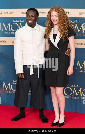 Araloyin Oshunremi und Alexa Goodall bei der Premiere des Kinofilms Momo im Mathäser Filmpalast. München, 28.09.2025 *** Araloyin Oshunremi e Alexa Goodall alla prima del film Momo a Mathäser Filmpalast Monaco di Baviera, 28 09 2025 foto:Xn.xKolinzx/xFuturexImagex momo 5858 Foto Stock