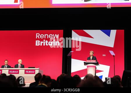Liverpool, Regno Unito. 29 settembre 2025. Yvette Cooper MP, Ministro degli Esteri interviene durante la Conferenza annuale del Partito del lavoro 2025 giorno 2 presso l'ACC, Liverpool, Regno Unito, 29 settembre 2025 (foto di Mark Cosgrove/News Images) a Liverpool, Regno Unito, il 9/29/2025. (Foto di Mark Cosgrove/News Images/Sipa USA) credito: SIPA USA/Alamy Live News Foto Stock