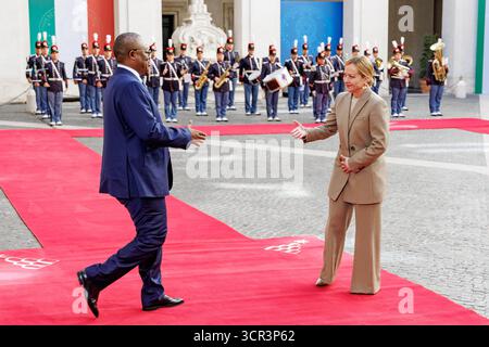 Roma, Italia. 29 settembre 2025. La Premier Giorgia Meloni e il presidente della Repubblica di Guinea-Bissau Umaro Sissoco Embaló durante l'incontro a Palazzo Chigi, Roma, lunedì 29 settembre 2025 (foto di Roberto Monaldo/LaPresse) crediti: LaPresse/Alamy Live News Foto Stock