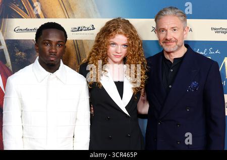 Araloyin Oshunremi, Alexa Goodall e Martin Freeman bei der Premiere des Kinofilms 'Momo' im Mathäser Filmpalast. München, 28.09.2025 Foto Stock
