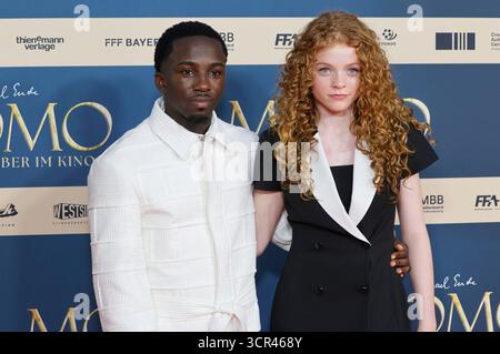 Araloyin Oshunremi und Alexa Goodall bei der Premiere des Kinofilms 'Momo' im Mathäser Filmpalast. München, 28.09.2025 Foto Stock