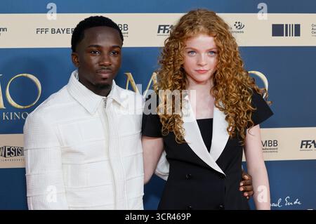 Araloyin Oshunremi und Alexa Goodall bei der Premiere des Kinofilms 'Momo' im Mathäser Filmpalast. München, 28.09.2025 Foto Stock