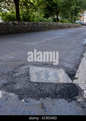 Settembre 2025 - lavori di ripavimentazione in corso sulla strada che attraversa Cheddar Gorge Foto Stock