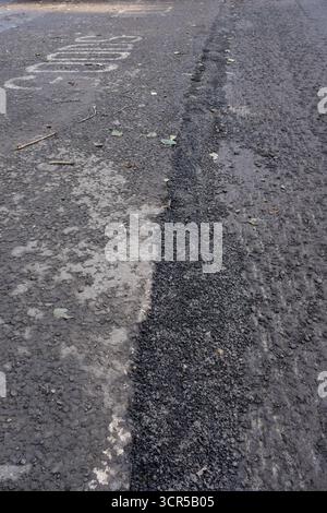 Settembre 2025 - lavori di ripavimentazione in corso sulla strada che attraversa Cheddar Gorge Foto Stock