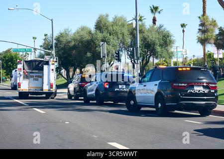 Palm Springs, California, Stati Uniti. 11 settembre 2025. Attività della polizia sulla strada vicino all'aeroporto internazionale di Palm Springs a Palm Springs, California. I veicoli e gli agenti delle forze dell'ordine sono presenti fuori dall'area dell'aeroporto in un intervento di pubblica sicurezza. (Credit Image: © Ian L. Sitren/ZUMA Press Wire) SOLO PER USO EDITORIALE! Non per USO commerciale! Foto Stock