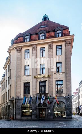 Storico Hotel Barons in Suur-Karja Street, Tallinn, Estonia, elegante edificio dei primi del XX secolo e famoso punto di riferimento nel cuore della città Vecchia. Foto Stock