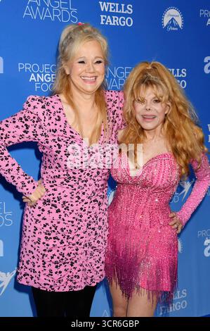 Caroline Rhea und Charo bei der Verleihung der Project Angel Food's Angel Awards 2025 a den Paramount Studios. Los Angeles, 27.09.2025 Foto Stock