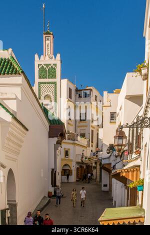 Grande Moschea di Tangeri nella vecchia medina vicino a Place petit socco, Tangeri, Marocco, Africa. Foto Stock