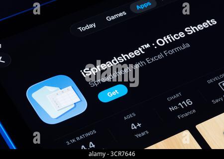 Fogli iSpreadsheet Office sull'App Store per iPad con design Apple Liquid Glass in iOS 26, interfaccia aggiornata e icona mostrata. Stafford, Regno Unito, settembre Foto Stock